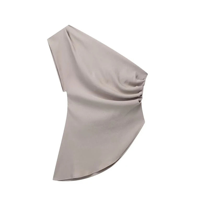 Asymmetrical T-shirt with bare shoulder and urban style